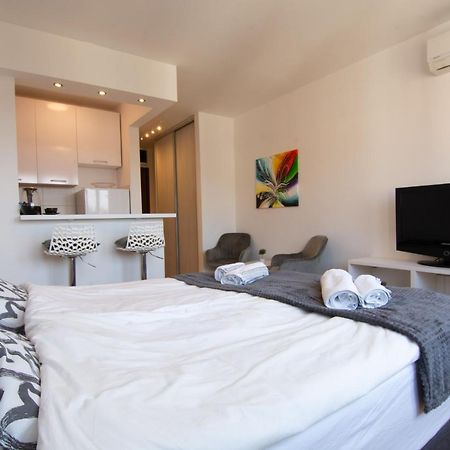 A Blok New Modern - Free Garage Parking, Comfortable, Quiet With A Park View Belgrad Exterior foto