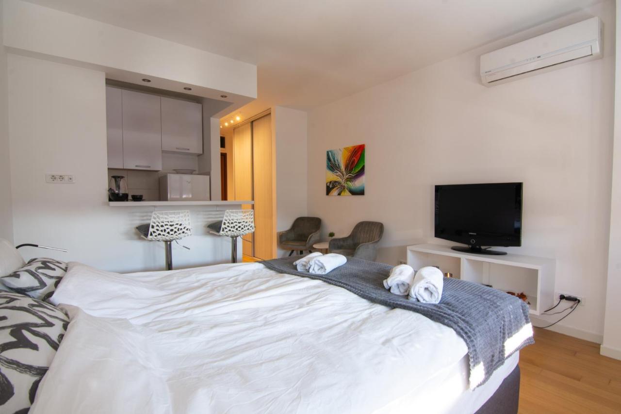 A Blok New Modern - Free Garage Parking, Comfortable, Quiet With A Park View Belgrad Exterior foto