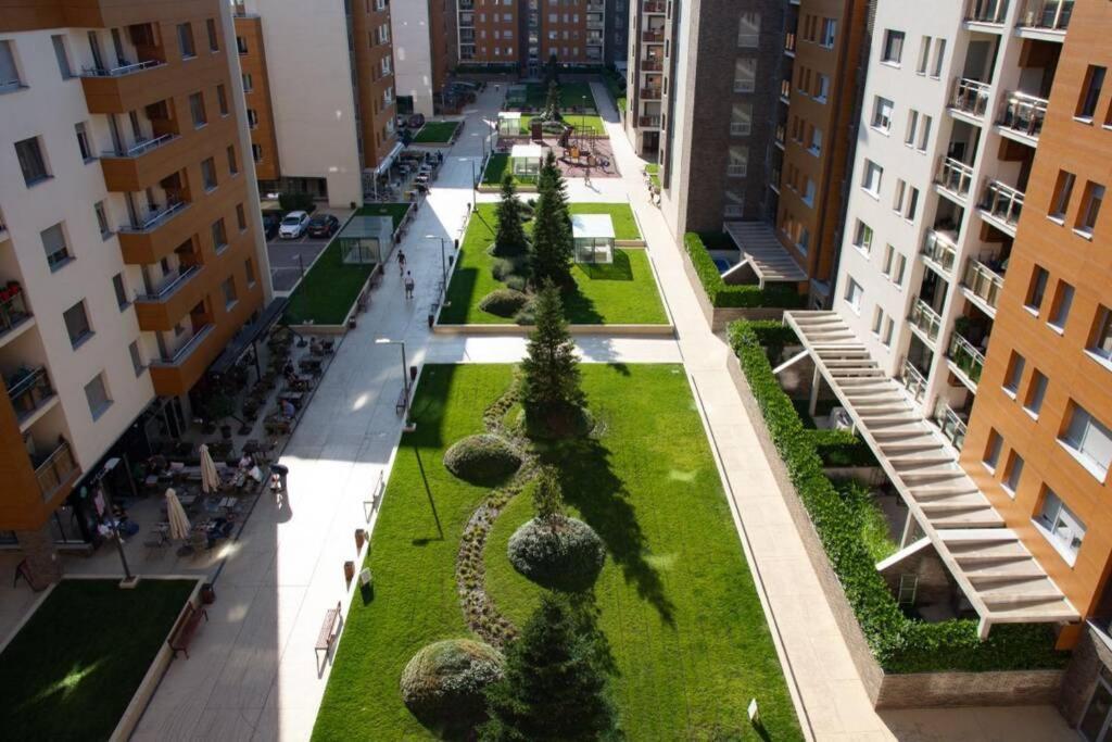 A Blok New Modern - Free Garage Parking, Comfortable, Quiet With A Park View Belgrad Exterior foto
