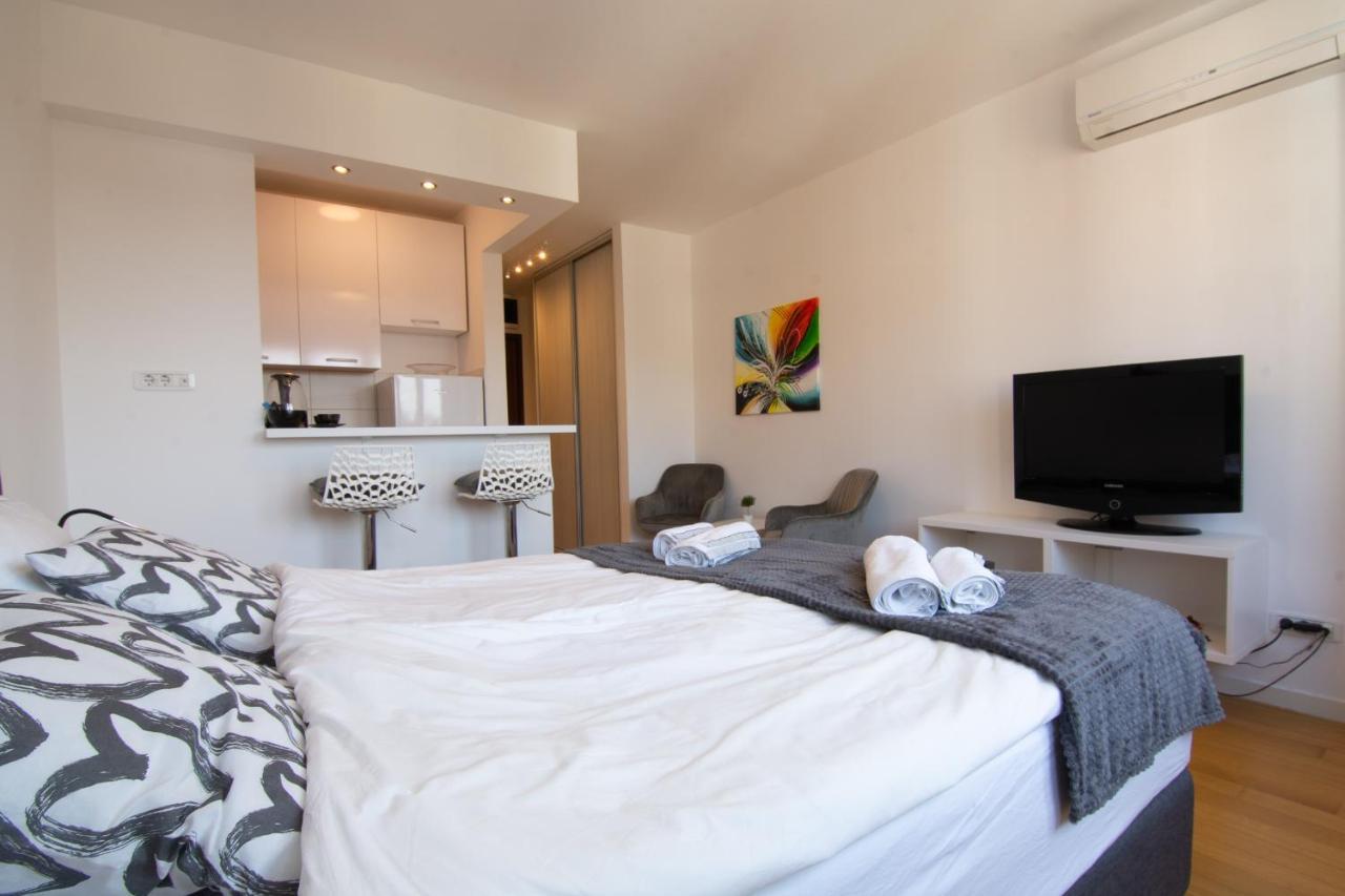 A Blok New Modern - Free Garage Parking, Comfortable, Quiet With A Park View Belgrad Exterior foto